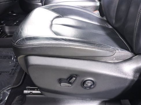 Used 2021 Chrysler Pacifica Touring-L w/ S Appearance Package image 28