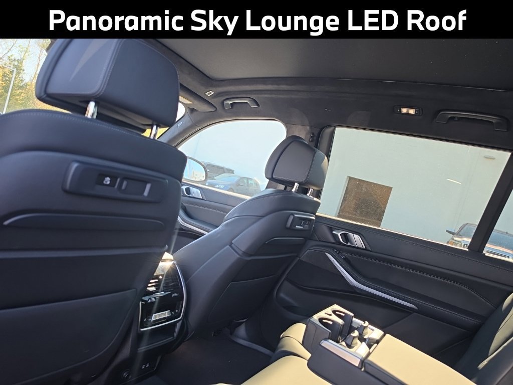 Used 2022 BMW X7 xDrive40i w/ M Sport Package AWD/4WD image 13