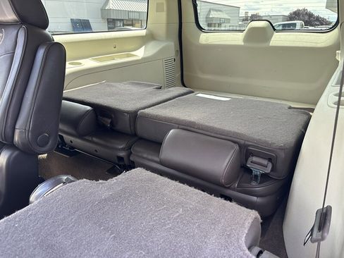 Used 2011 Cadillac Escalade ESV Platinum AWD/4WD image 28