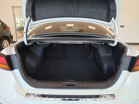 Used 2023 Nissan Altima 2.5 SR w/ SR Premium Package FWD image 14