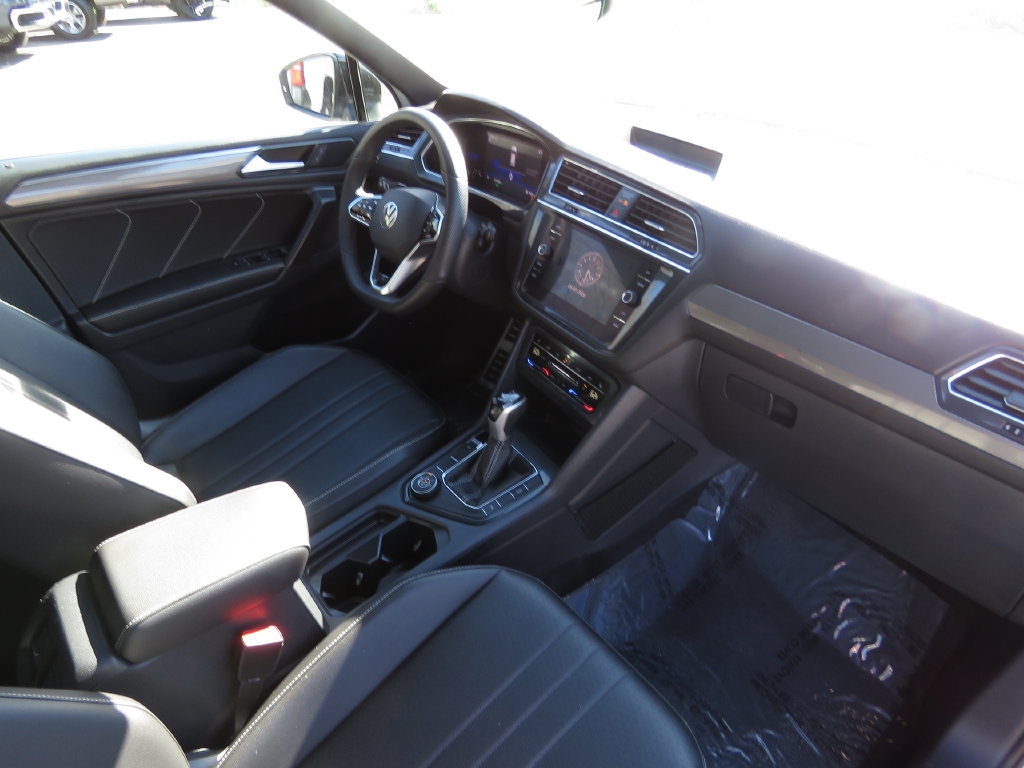 Used 2022 Volkswagen Tiguan SE R-Line AWD/4WD image 14