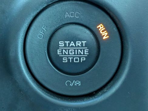 Used 2023 Jeep Wrangler Unlimited Sahara AWD/4WD image 33