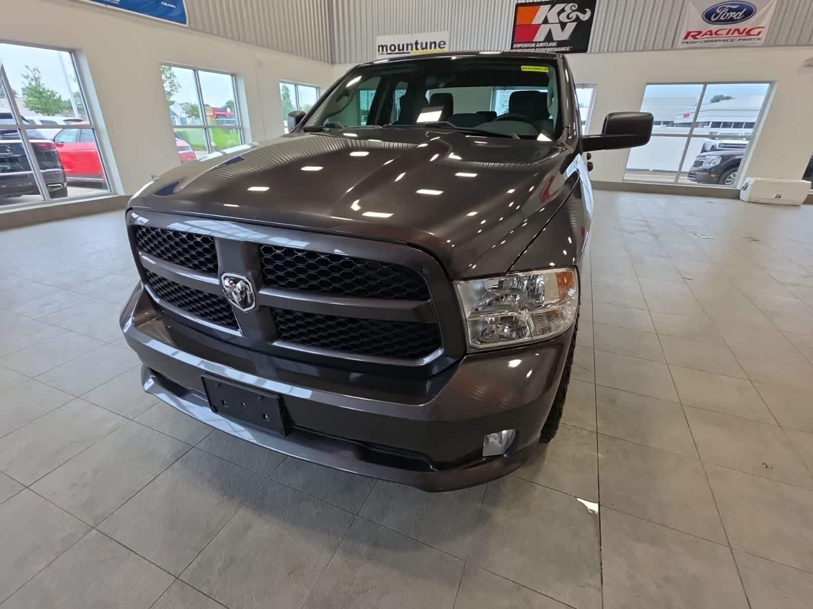 Used 2017 RAM 1500 Express AWD/4WD image 2