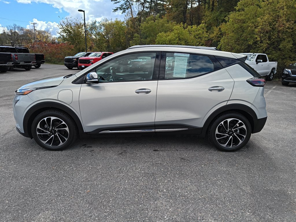 Used 2023 Chevrolet Bolt EUV Premier w/ Sun & Sound Package FWD image 2