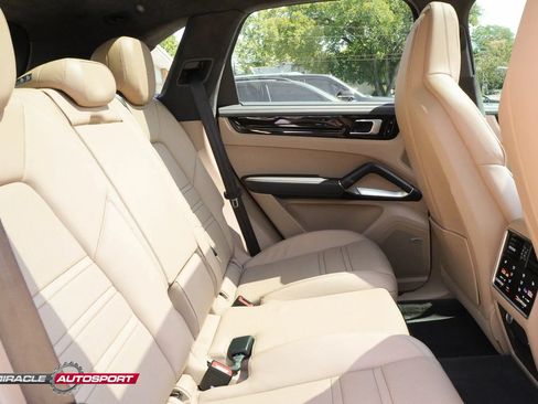 Used 2019 Porsche Cayenne Turbo w/ Premium Plus Package AWD/4WD image 39