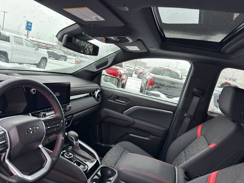 Used 2024 Chevrolet Colorado Z71 w/ Z71 Convenience Package 2 image 25