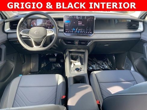 New 2026 Volkswagen Tiguan SE image 2