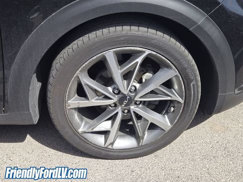 Used 2022 Kia Niro Touring Special Edition FWD image 5