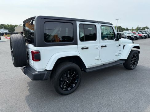 Used 2022 Jeep Wrangler Unlimited Sahara w/ Cold Weather Group image 10