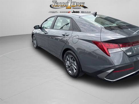 Used 2024 Hyundai Elantra Blue image 35