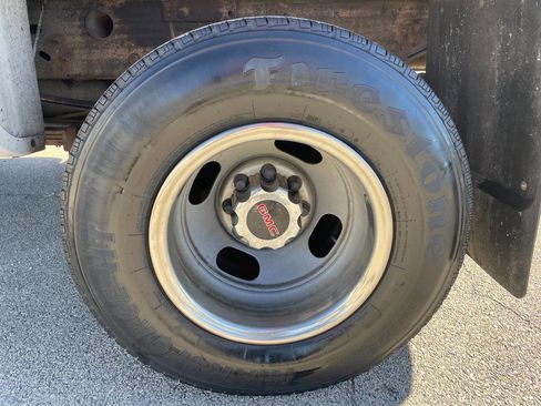 Used 2005 GMC Sierra 3500 SLT w/ Heavy-Duty Power Package image 12