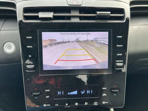 Used 2022 Hyundai Santa Cruz SEL Premium image 9