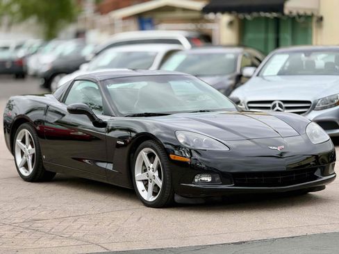 Used 2007 Chevrolet Corvette Coupe w/ Preferred Equipment Group RWD image 2