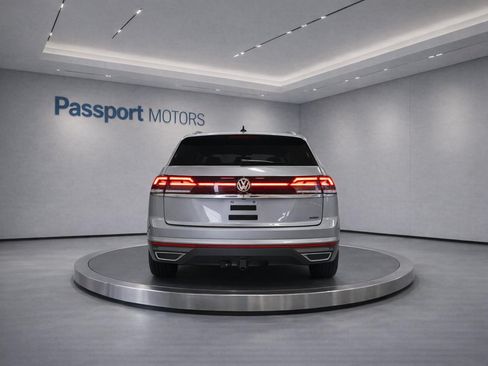 Used 2024 Volkswagen Atlas Cross Sport SE w/ Panoramic Sunroof Package AWD/4WD image 5