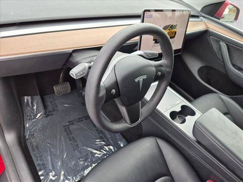 Used 2024 Tesla Model Y Long Range AWD/4WD image 10