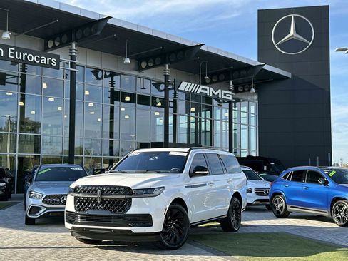 Used 2025 Lincoln Navigator Reserve w/ Jet Appearance Package image 1