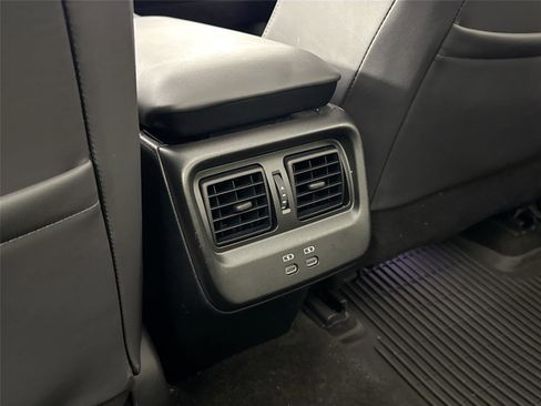 Used 2023 Toyota Crown Limited image 39