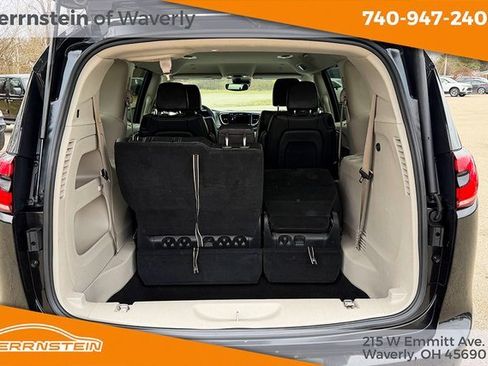 Used 2022 Chrysler Pacifica Touring-L image 17