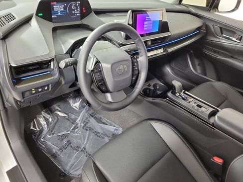 Used 2025 Toyota Prius FWD image 18