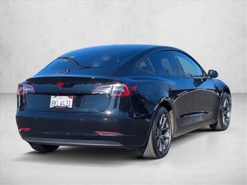 Used 2019 Tesla Model 3 Standard Range Plus image 5