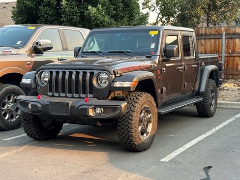 Used 2023 Jeep Gladiator Rubicon w/ Cold Weather Group AWD/4WD image 2
