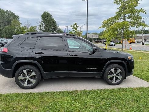Used 2022 Jeep Cherokee Limited w/ Mopar Interior Package AWD/4WD image 4