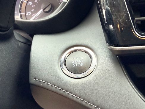 Used 2023 Toyota Highlander L image 7