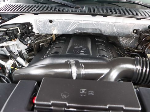 Used 2017 Ford Expedition XLT image 33