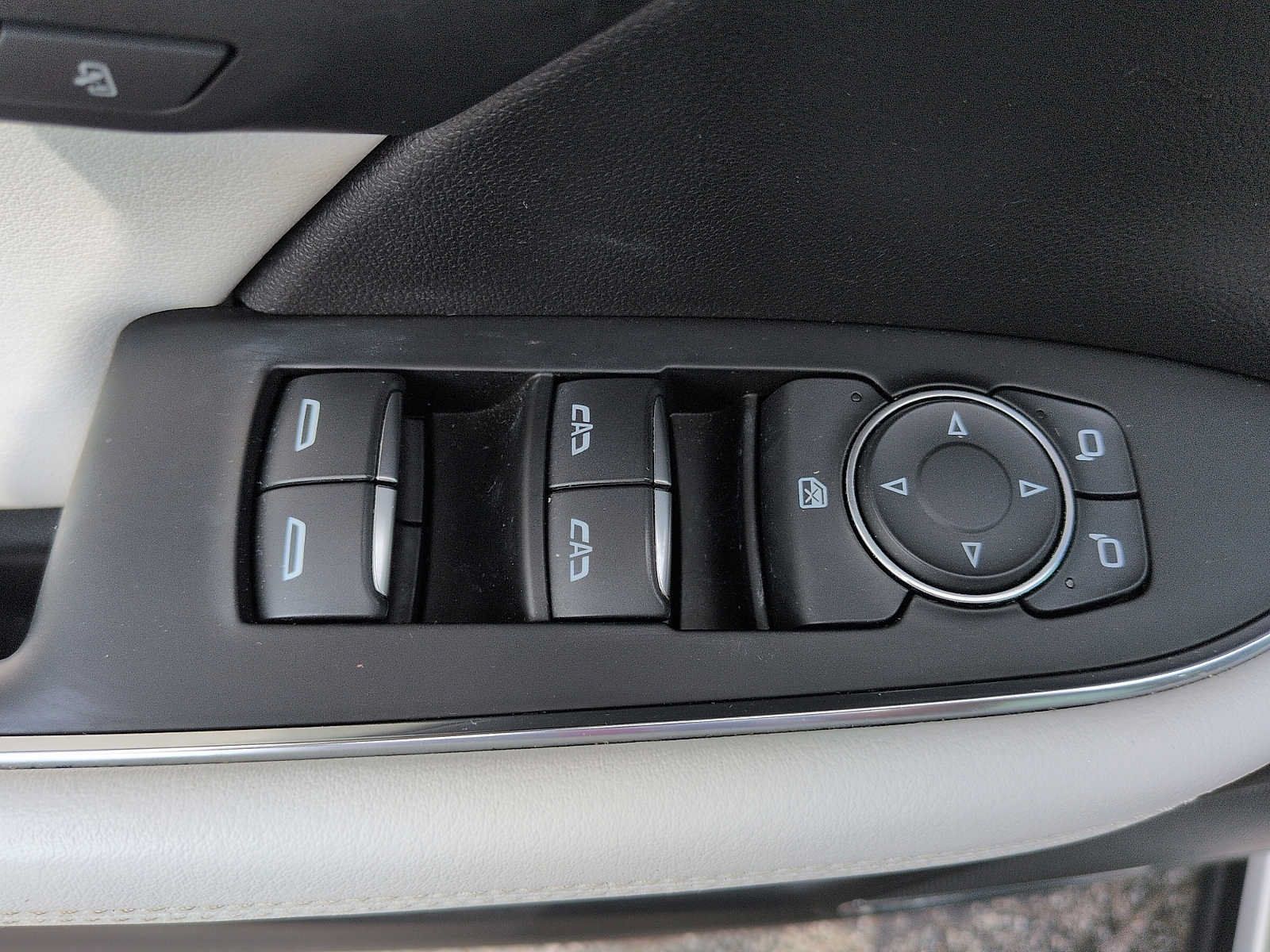 Used 2024 Buick Envision Avenir AWD/4WD image 16