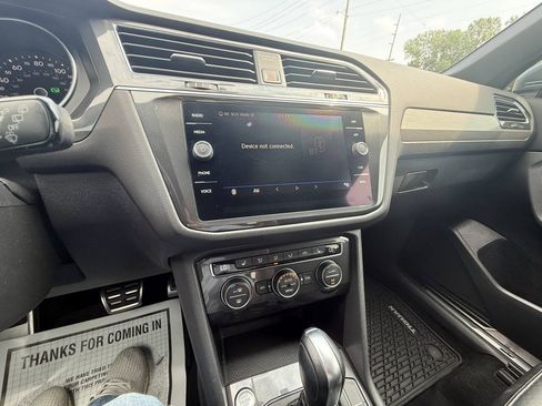 Used 2018 Volkswagen Tiguan SEL w/ R-Line Package FWD image 22