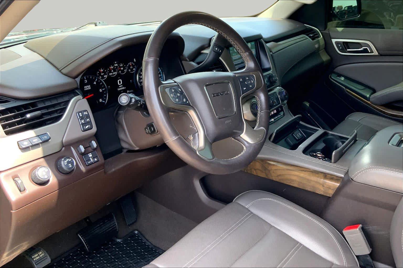 Used 2019 GMC Yukon Denali w/ Denali Ultimate Package AWD/4WD image 18
