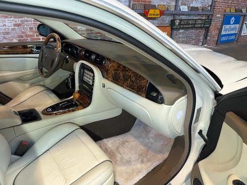 Used 2007 Jaguar XJ8 L RWD image 96