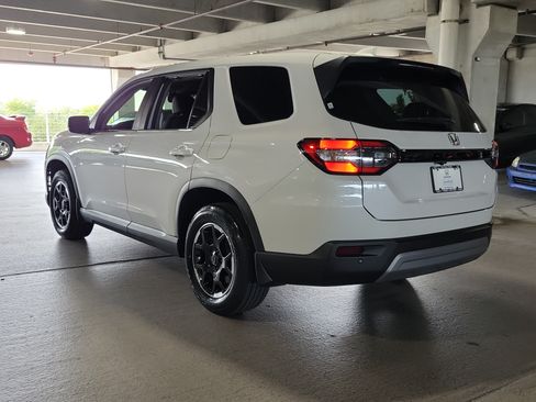 Certified 2025 Honda Pilot EX-L image 4