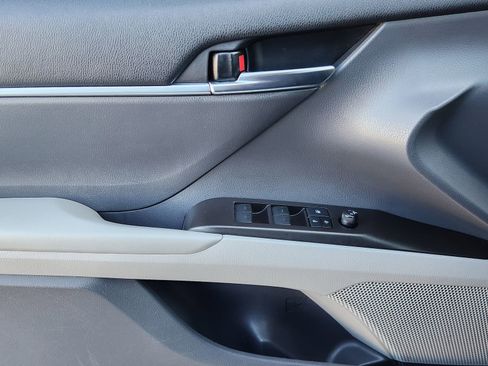 Used 2022 Toyota Camry LE image 27