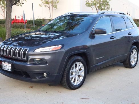 Used 2016 Jeep Cherokee Latitude w/ Comfort & Sound Group image 12
