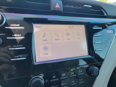 Used 2018 Toyota Camry LE image 20