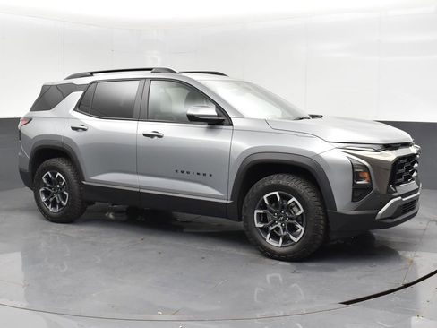 Used 2025 Chevrolet Equinox ACTIV image 3