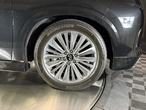 Used 2025 INFINITI QX80 Sensory AWD/4WD image 9