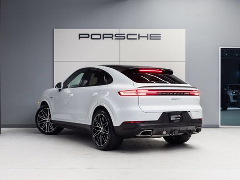 Certified 2025 Porsche Cayenne E-Hybrid Coupe AWD/4WD image 3