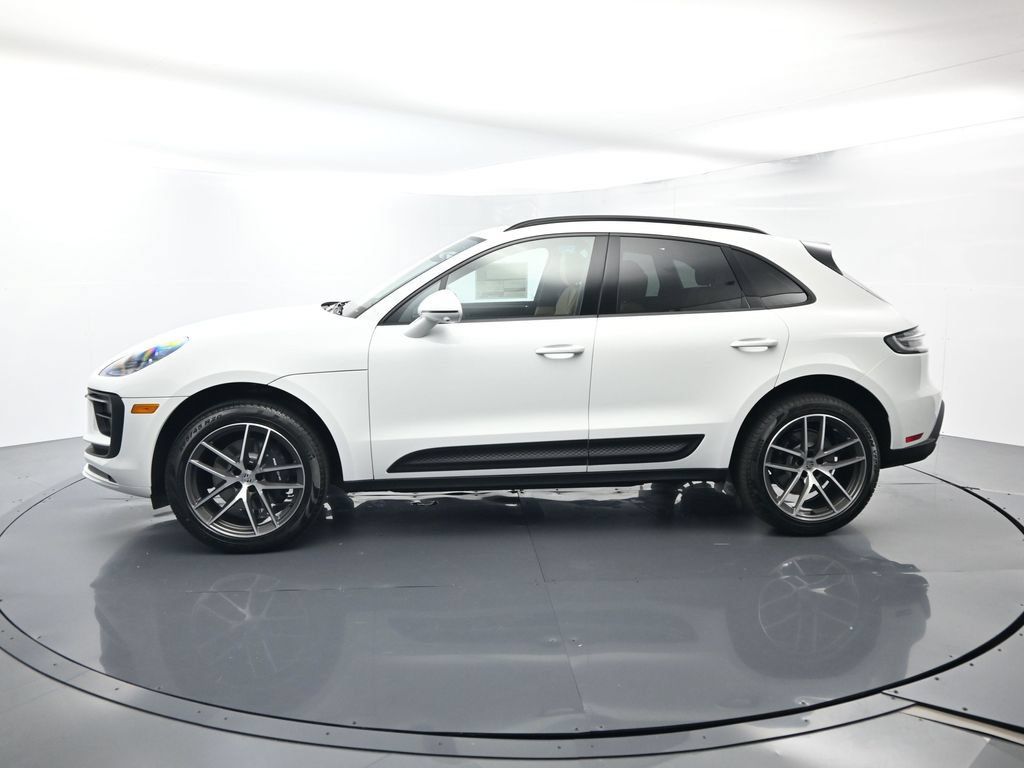 Certified 2026 Porsche Macan AWD/4WD image 2