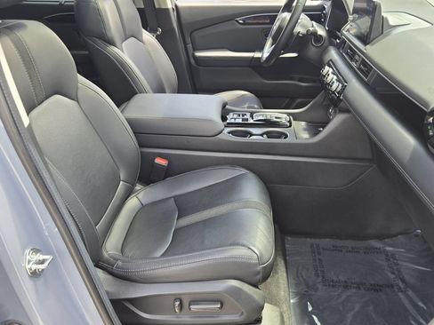 Used 2024 Honda Pilot Touring image 19