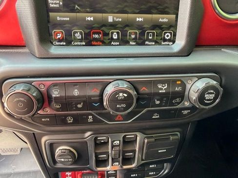 Used 2021 Jeep Gladiator Rubicon AWD/4WD image 13
