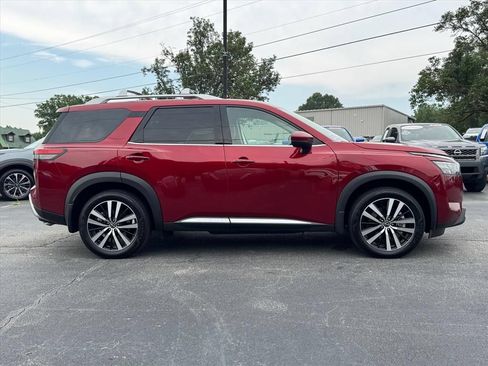 Certified 2025 Nissan Pathfinder Platinum w/ Cargo Package FWD image 2