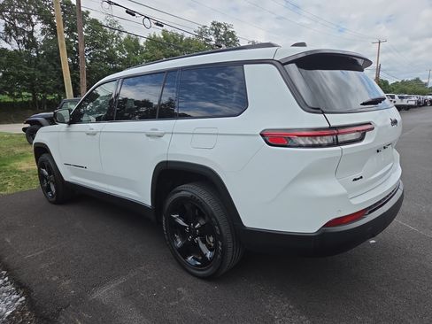 Used 2023 Jeep Grand Cherokee L Laredo AWD/4WD image 13