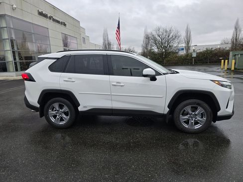 Used 2025 Toyota RAV4 XLE image 8