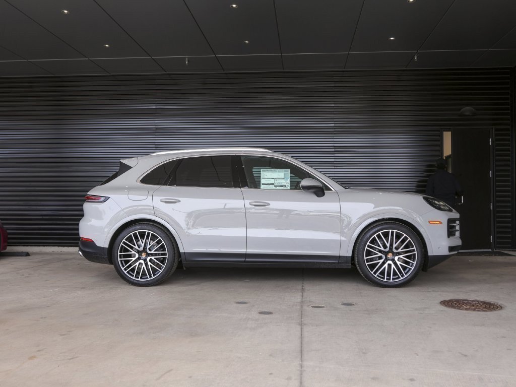 Certified 2026 Porsche Cayenne AWD/4WD image 8