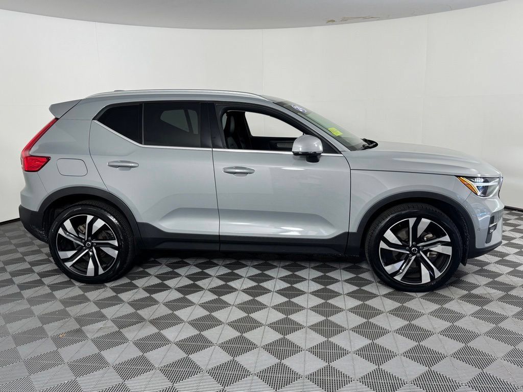 Certified 2024 Volvo XC40 B5 Plus w/ Protection Package Premier AWD/4WD image 5