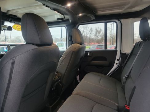 Used 2025 Jeep Wrangler Unlimited Sahara w/ Safety Group image 17