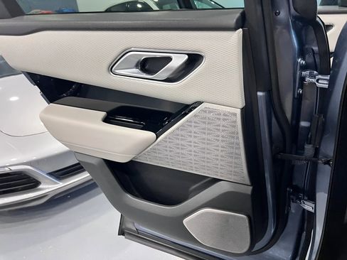 Used 2019 Land Rover Range Rover Velar R-Dynamic SE AWD/4WD image 28