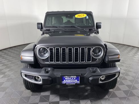 Used 2025 Jeep Wrangler Unlimited Sahara w/ Safety Group AWD/4WD image 12